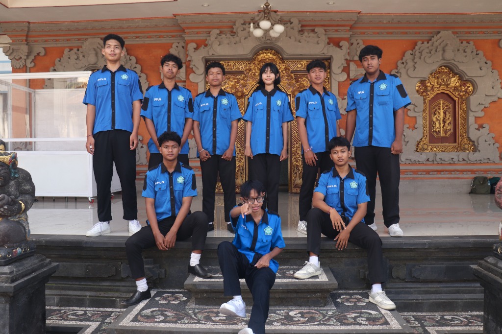 Foto Bersama 9 Siswa XI PPLG SMK Bali Dewata