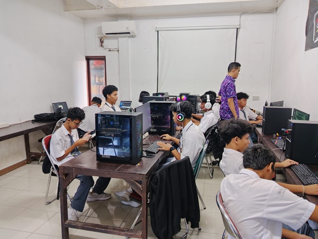 Belajar Bahasa C Membuat Tabel Nilai Rapot XI PPLG
